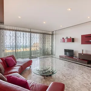 seafront-spacious-bright-apt-opposite-sliema-beach-by.hotelssaintjulians.com/